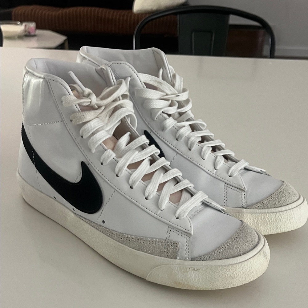 Nike Blazer Mid 77 White and Black High-Top Sneakers Womens size 11